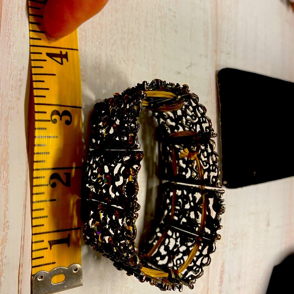 Premier Design stretch Bracelet - Picture 10 of 11
